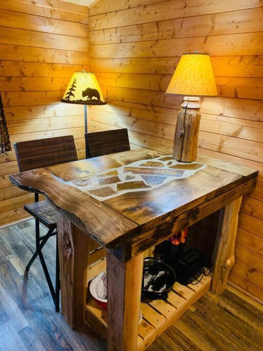 Fancy Fireflies Cabin เฮย์วาร์ด ภายนอก รูปภาพ