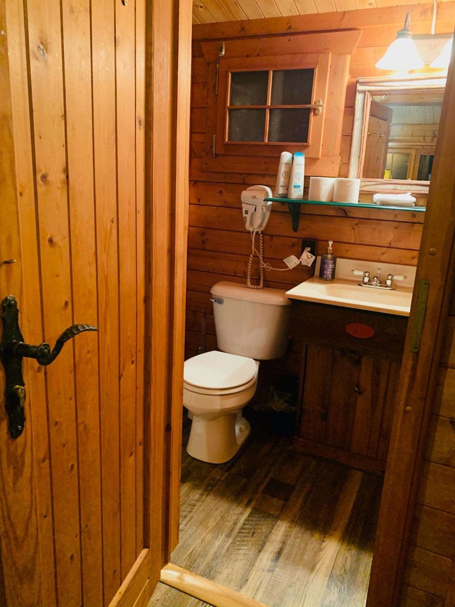 Fancy Fireflies Cabin เฮย์วาร์ด ภายนอก รูปภาพ